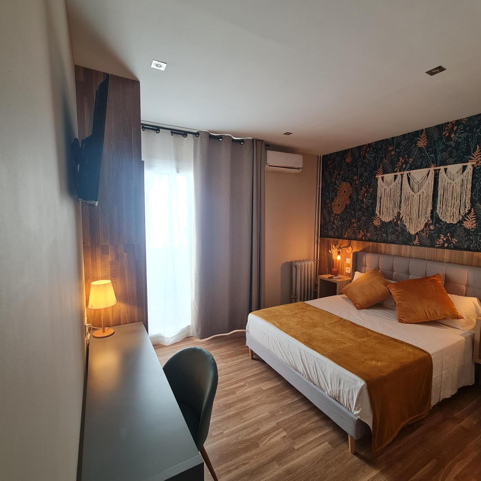 Luxury Green Hostal Madrid Gran Via ภายนอก รูปภาพ