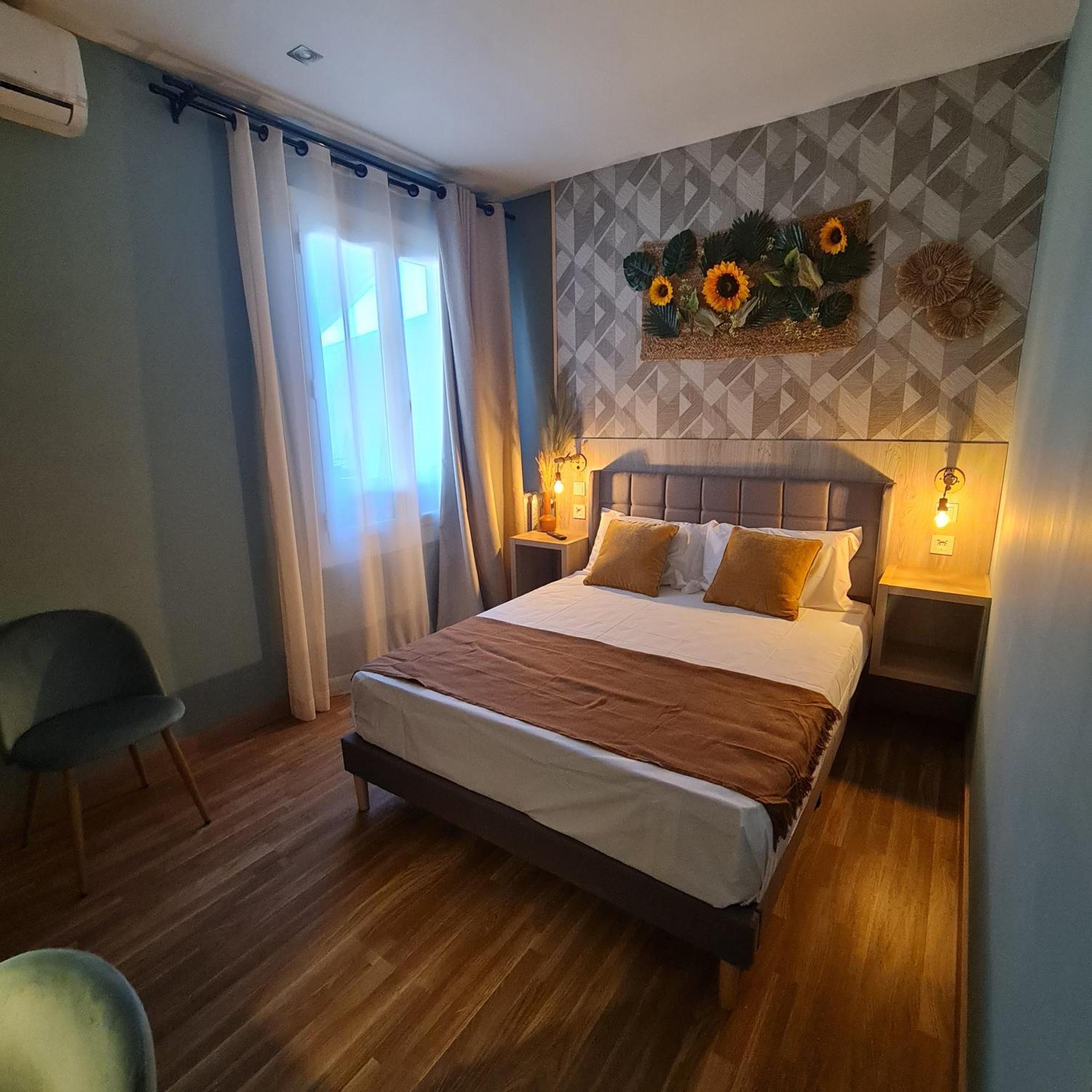Luxury Green Hostal Madrid Gran Via ภายนอก รูปภาพ
