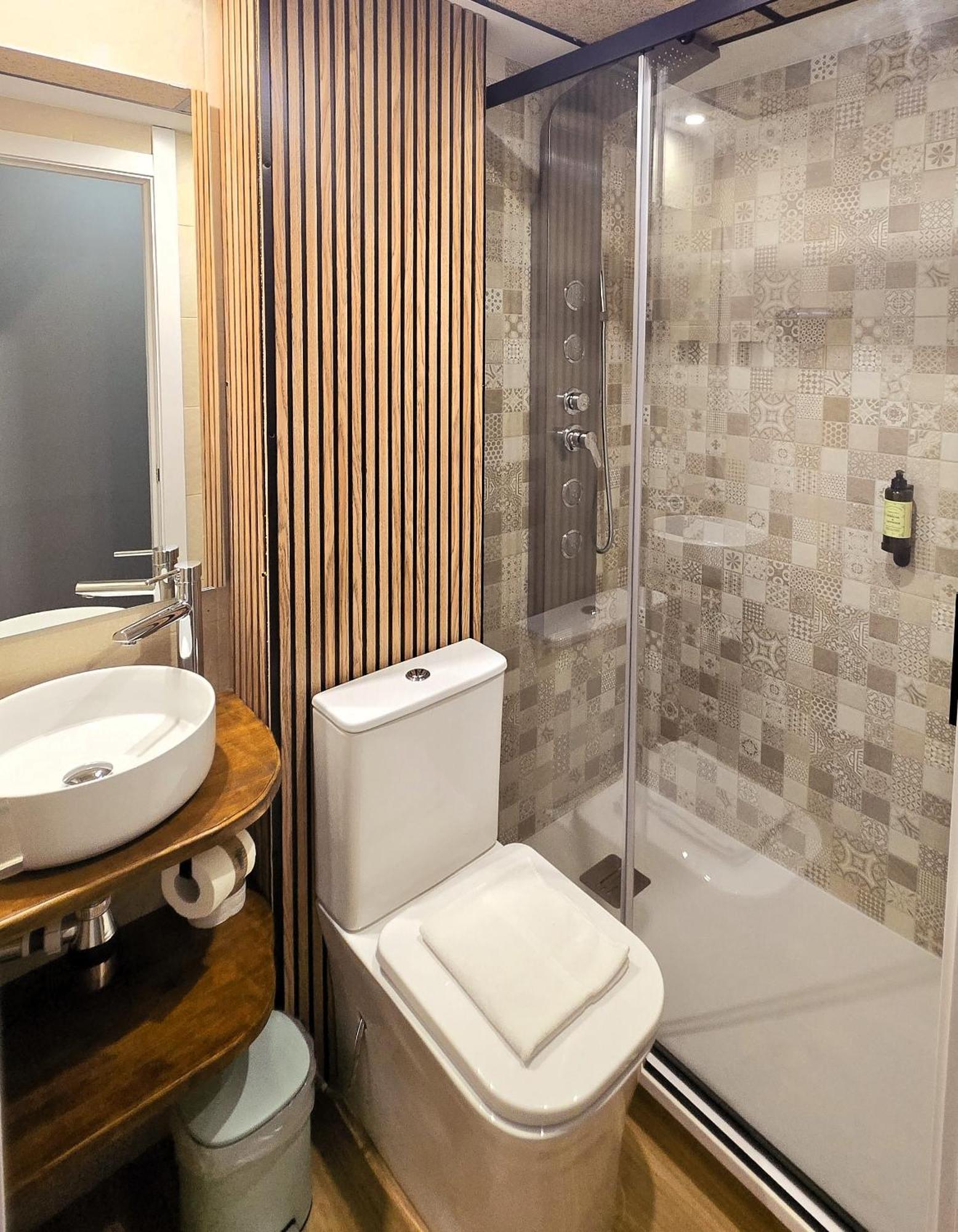 Luxury Green Hostal Madrid Gran Via ภายนอก รูปภาพ